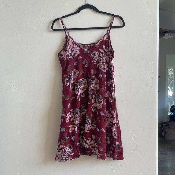 Size Medium * MS Basic Red Floral Dress - Picture 5 of 6